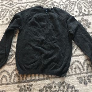 Gap sweater